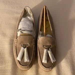 New Sam Edelman women’s taupe suede size 8 loafers.